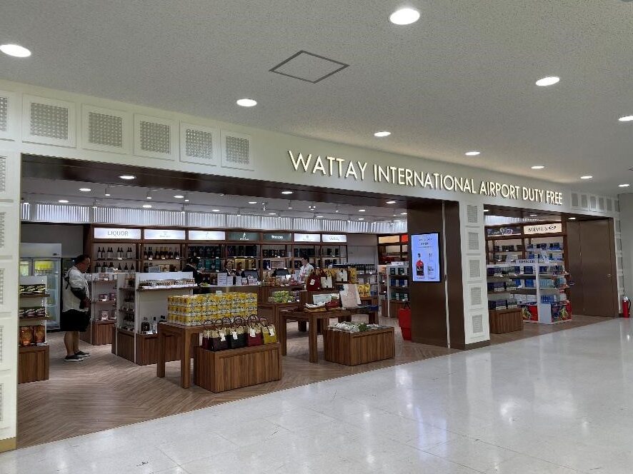 ビエンチャン　ワッタイ空港　免税店