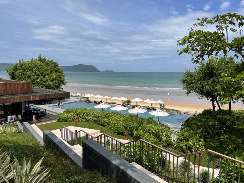 Andaz Pattaya メインプール