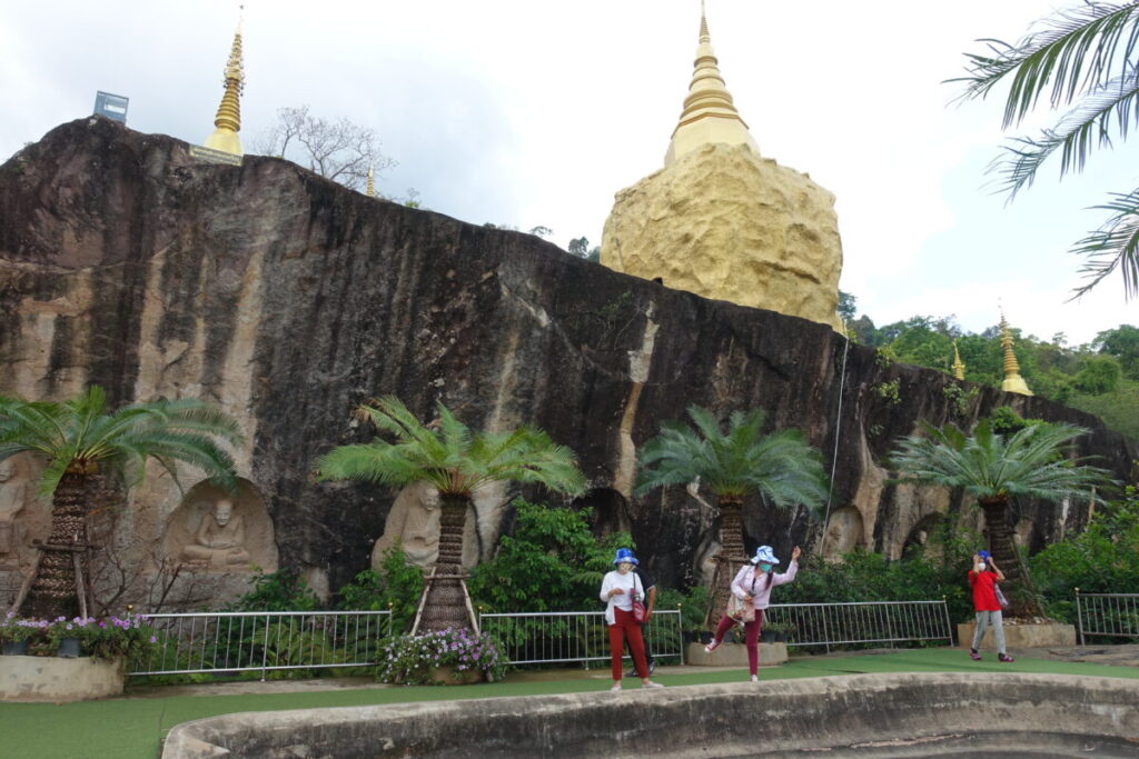 Wat Tham Pha Dean