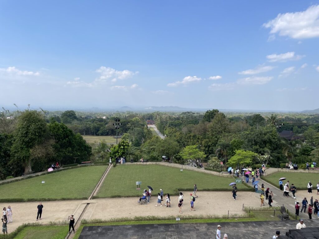 ボロブドゥール　寺院の上からの景色