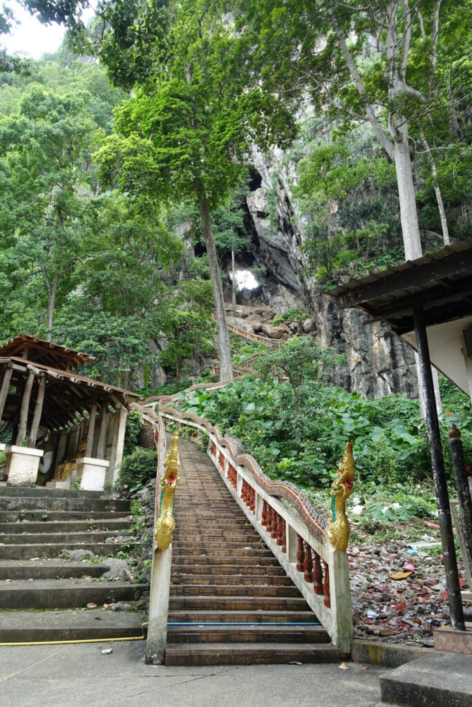 Wat Tham Khao Chakan