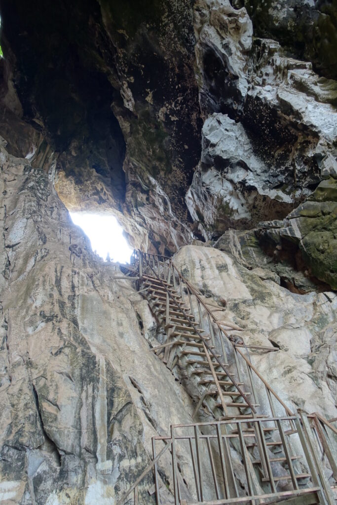 Wat Tham Khao Chakan