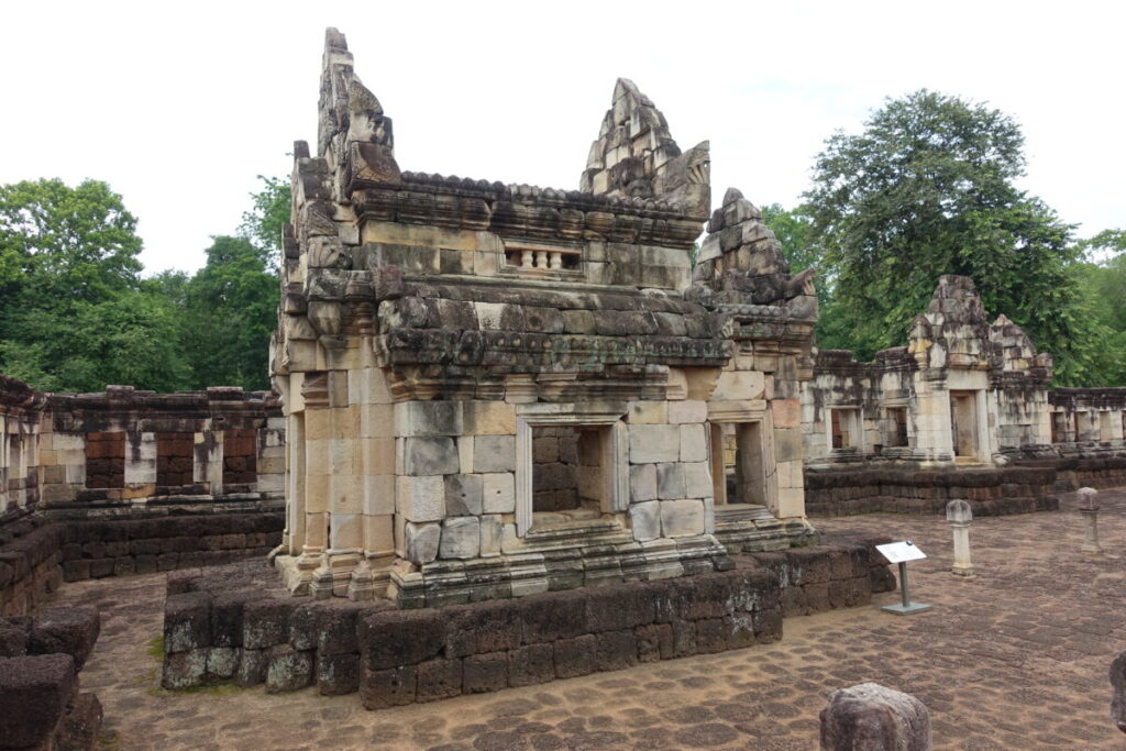 Wat Tham Khao Chakan