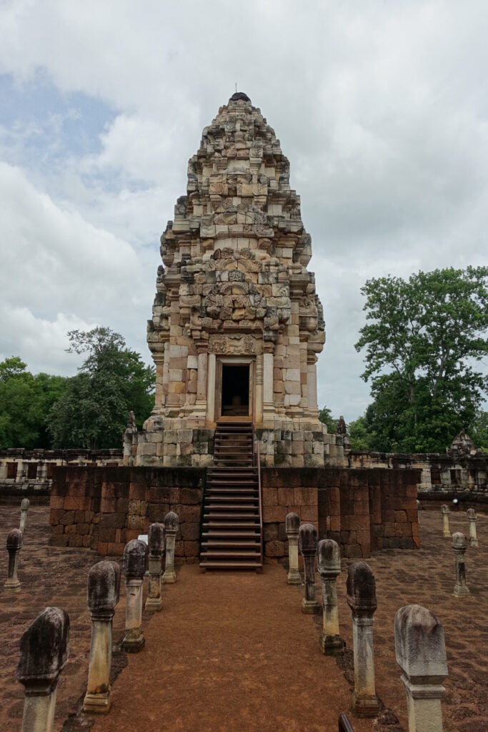 Wat Tham Khao Chakan　本堂