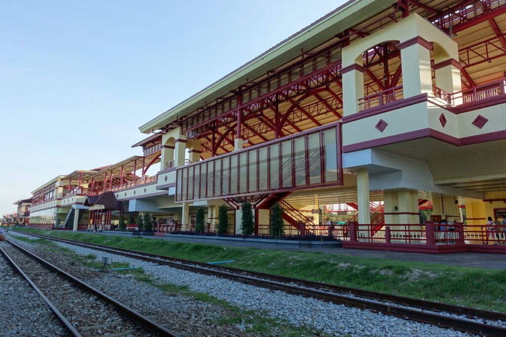 タイ国鉄　フアヒン駅