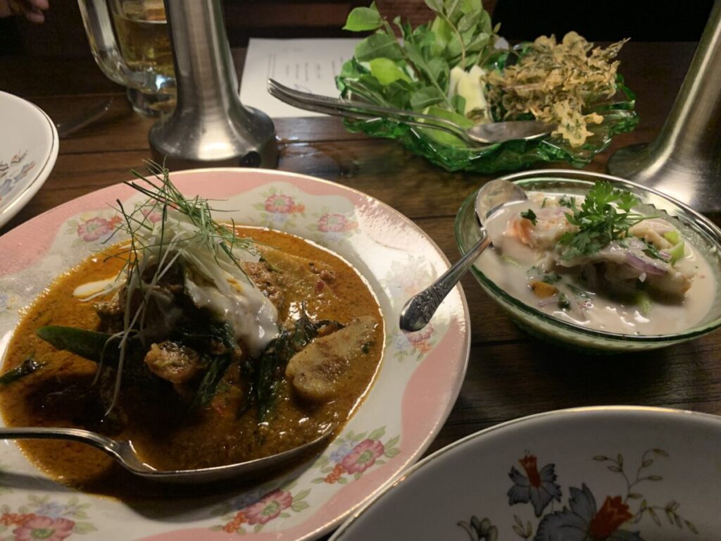 Aksorn　ポークレッドカレー