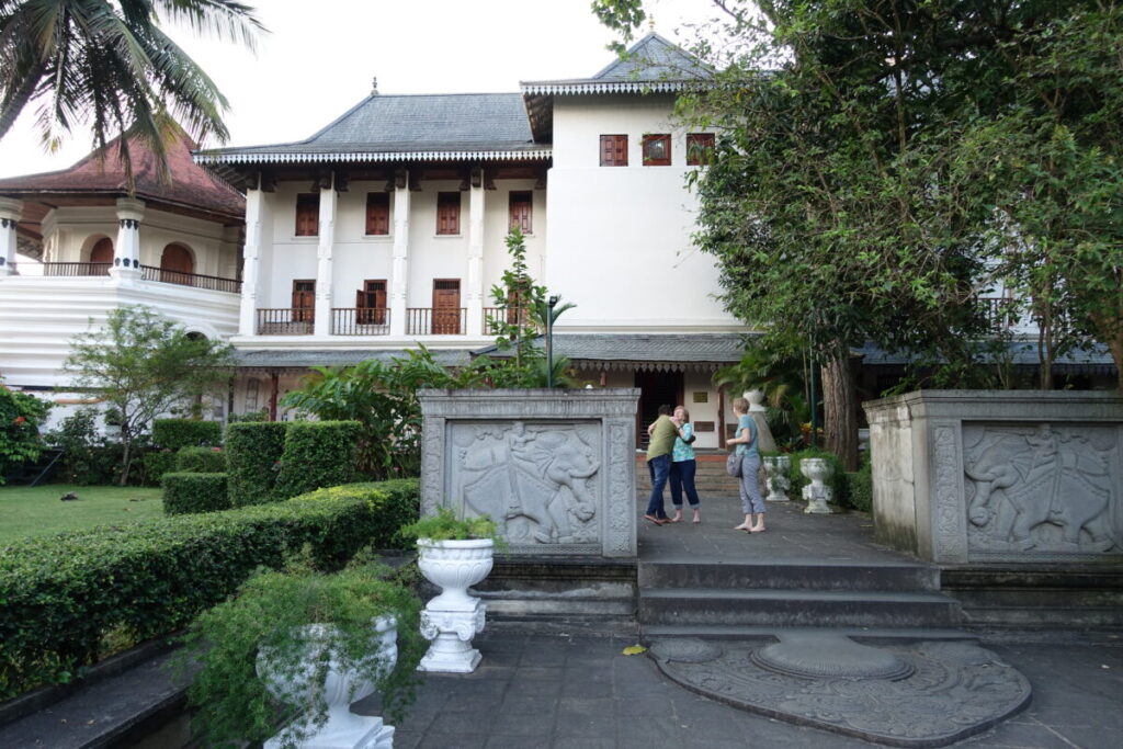 仏歯寺