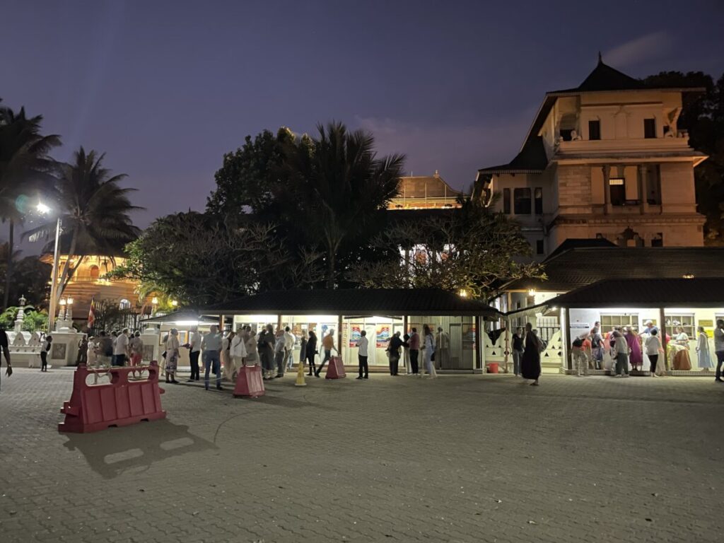 仏歯寺