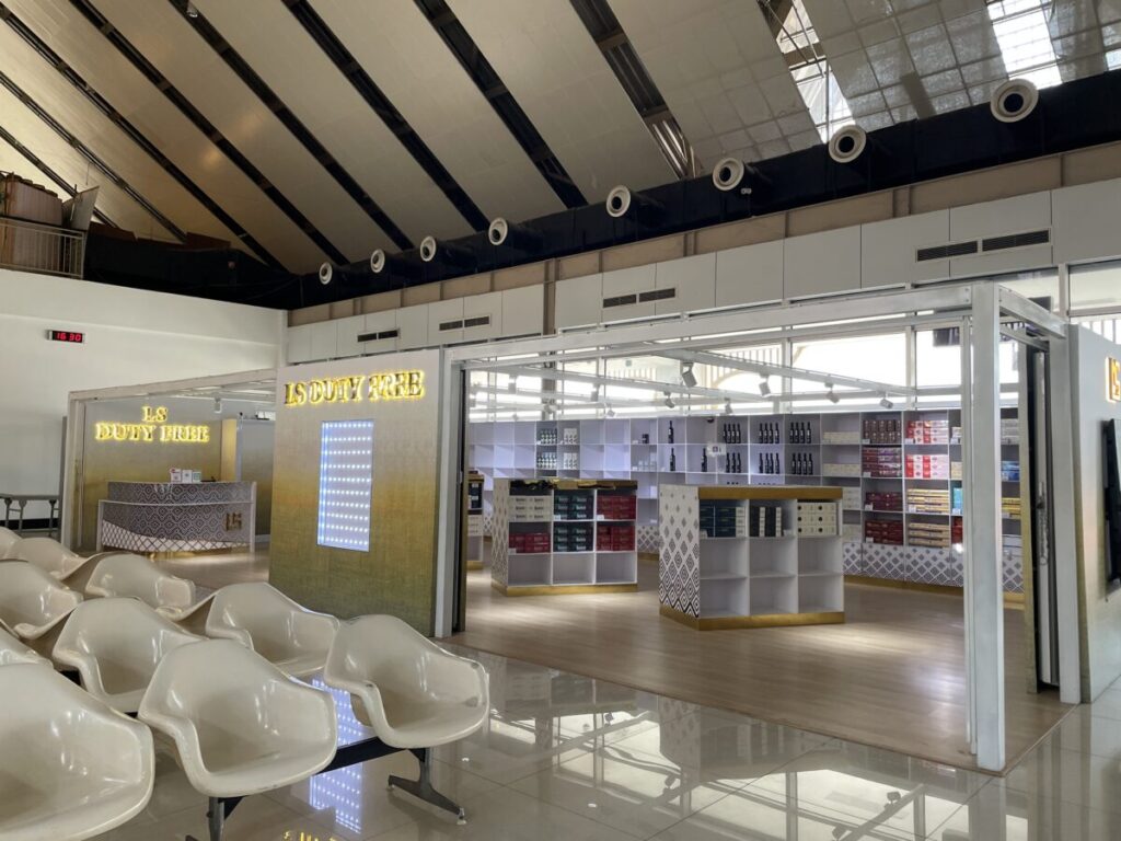 ルアンパバーン空港 お土産屋さん